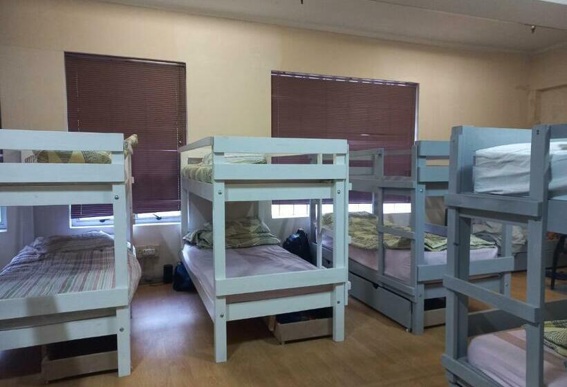 הוסטל Home Away On Plein