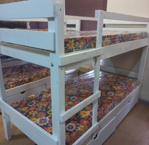 הוסטל Home Away On Plein