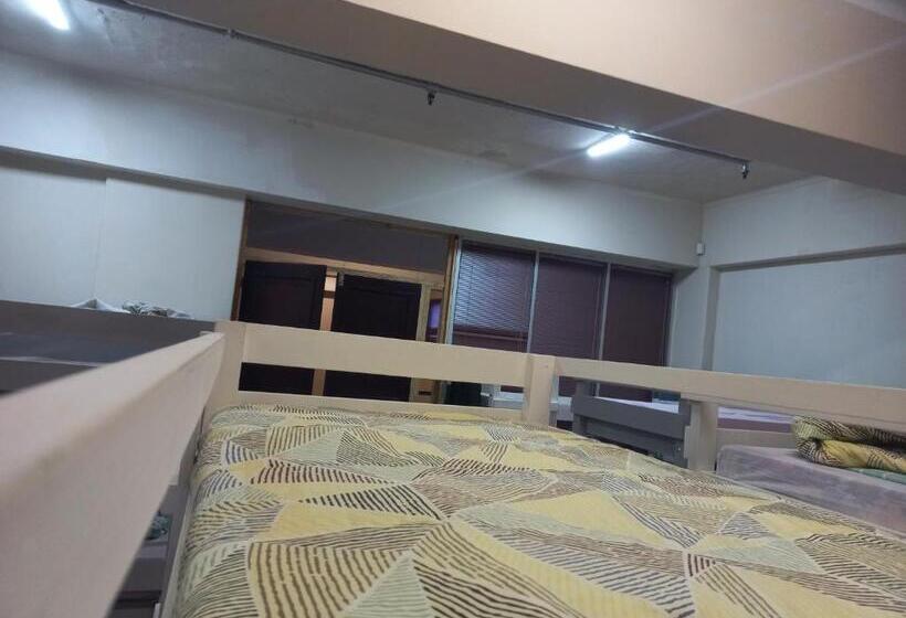 הוסטל Home Away On Plein