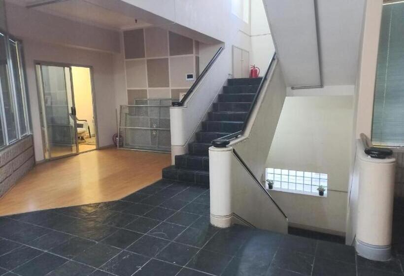 הוסטל Home Away On Plein