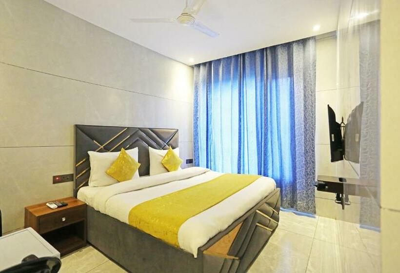 Frankstay By Hotel Preet In 05 Mints Walking Distance Nizamuddin Railway Station