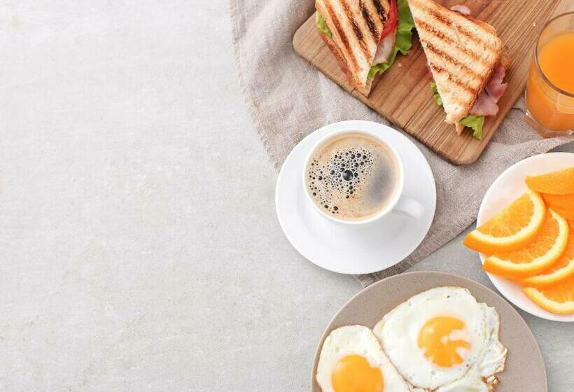 Frankstay By Hotel Preet In 05 Mints Walking Distance Nizamuddin Railway Station