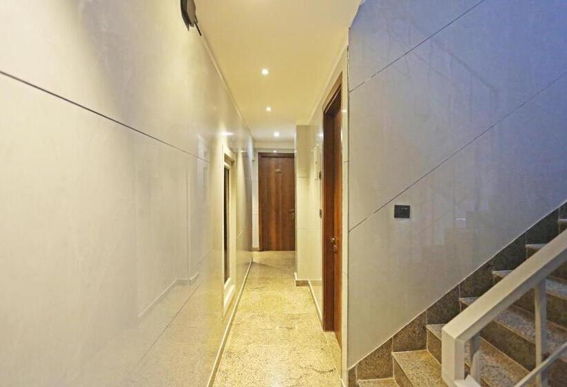 Frankstay By Hotel Preet In 05 Mints Walking Distance Nizamuddin Railway Station