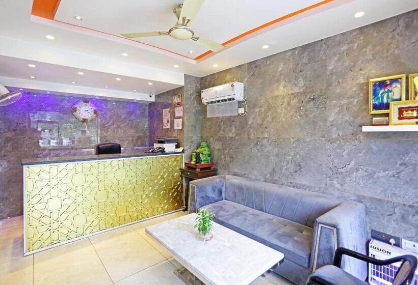 Frankstay By Hotel Preet In 05 Mints Walking Distance Nizamuddin Railway Station