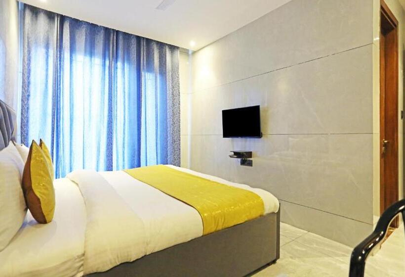 Frankstay By Hotel Preet In 05 Mints Walking Distance Nizamuddin Railway Station