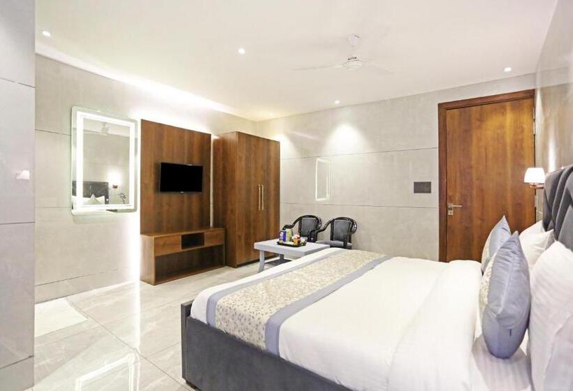 Frankstay By Hotel Preet In 05 Mints Walking Distance Nizamuddin Railway Station