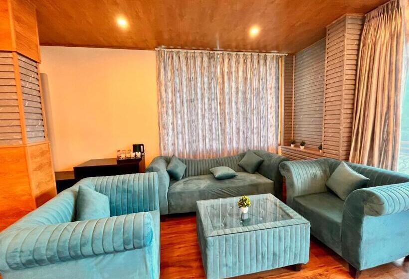 هتل Bentenwood Resort   A Beutiful Scenic Mountain & River View