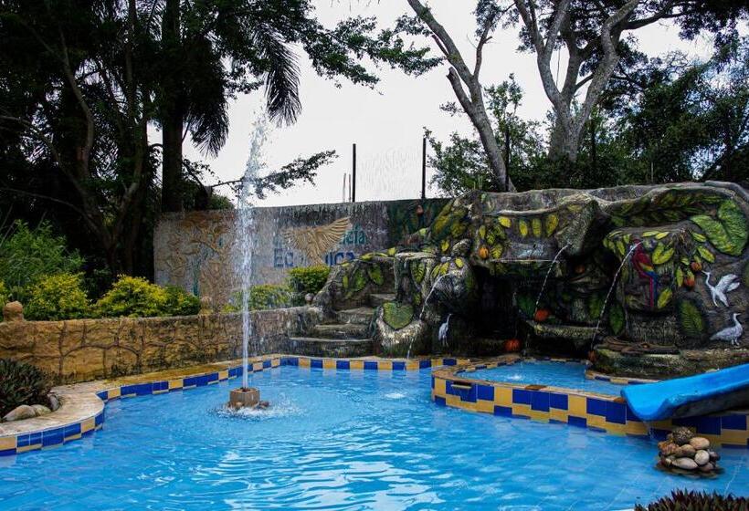 فندق Casa Del árbol, Romántico, Piscina, En Chinauta, El Mejor Clima