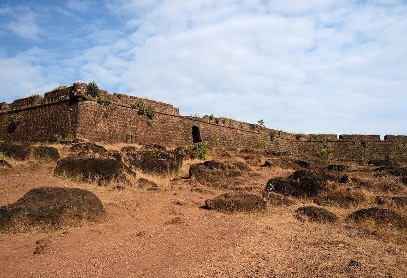 בית מלון כפרי Citadines Arpora Nagoa Goa