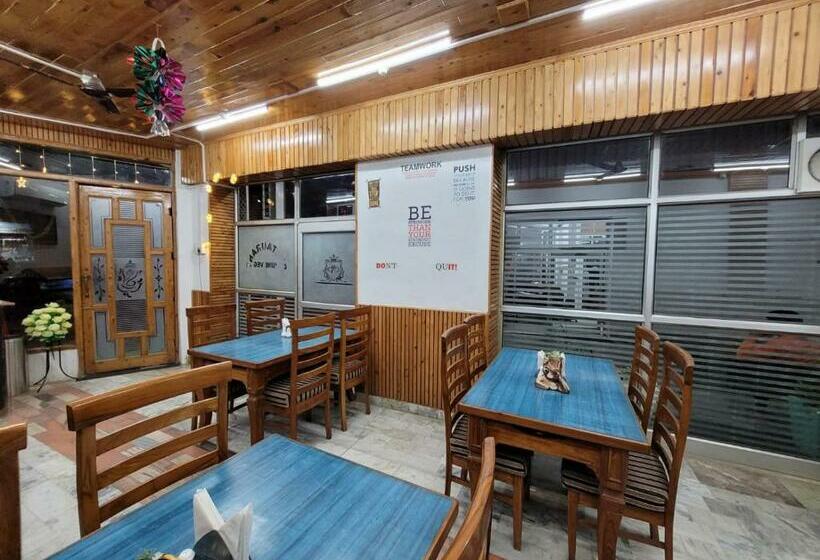 Отель Cm Palace Pure Vegetarian