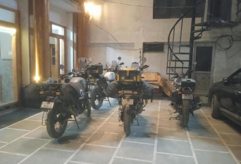 Отель Cm Palace Pure Vegetarian