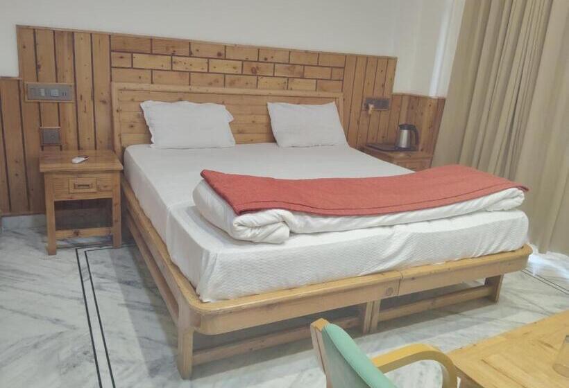 Отель Cm Palace Pure Vegetarian