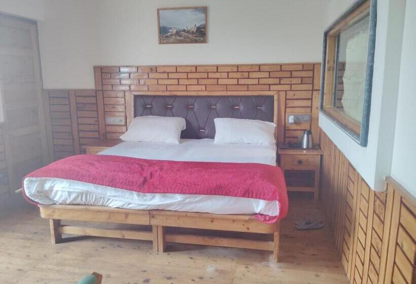 Отель Cm Palace Pure Vegetarian