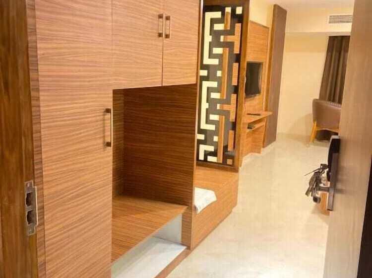 فندق High Rise Regency