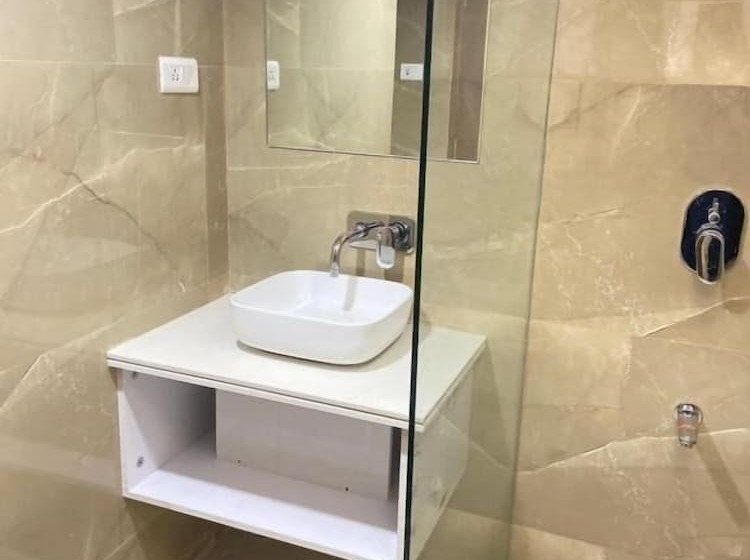 호텔 High Rise Regency