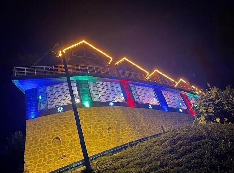 호텔 Kral Dağ Evleri