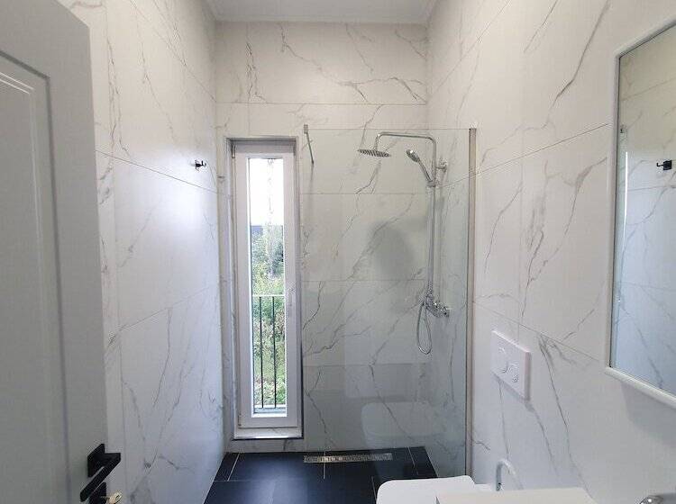 酒店 Nerium Garden Inn Tirana Airport