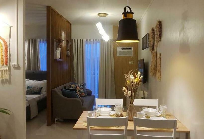 Отель Island Staycation With Balcony, Exceptional Swimming Pool & Gym B2 2fluorite