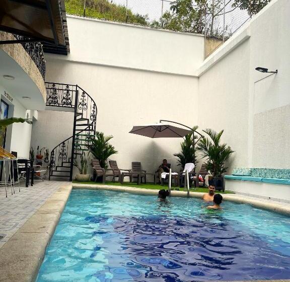 پانسیون The View Hostel & Lounge