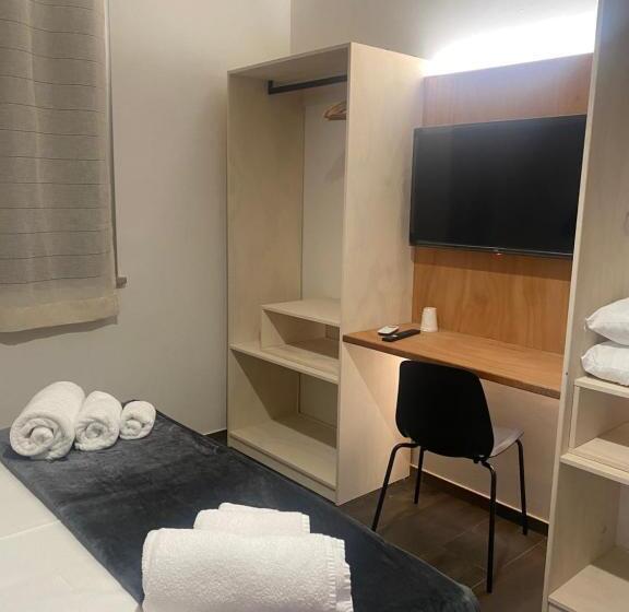 تختخواب و صبحانه Rudini Charming