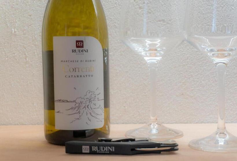 تختخواب و صبحانه Rudini Charming