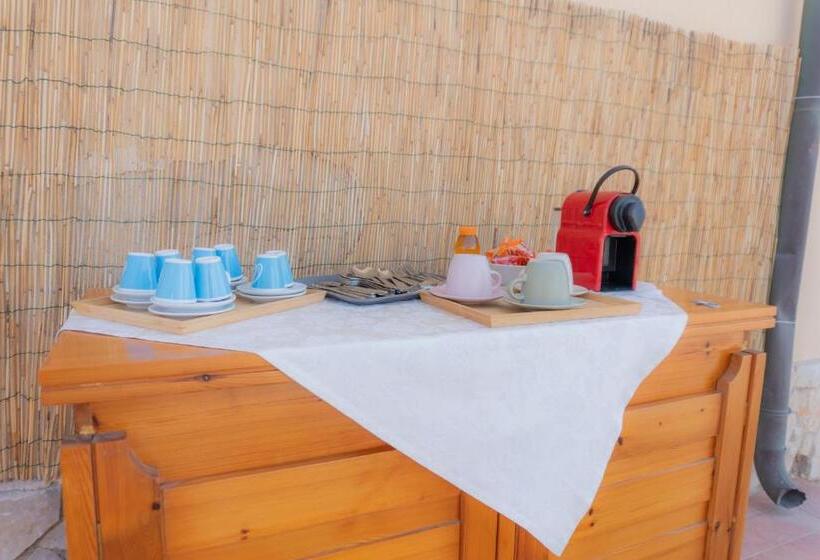 تختخواب و صبحانه Rudini Charming