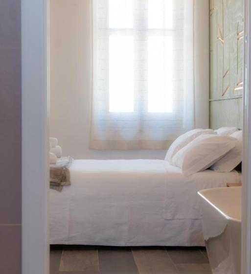 تختخواب و صبحانه Rudini Charming