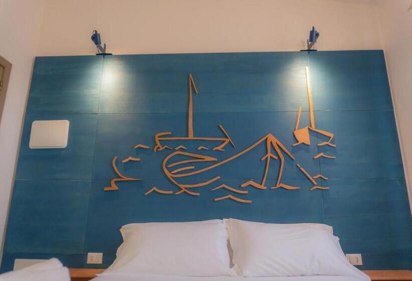 تختخواب و صبحانه Rudini Charming