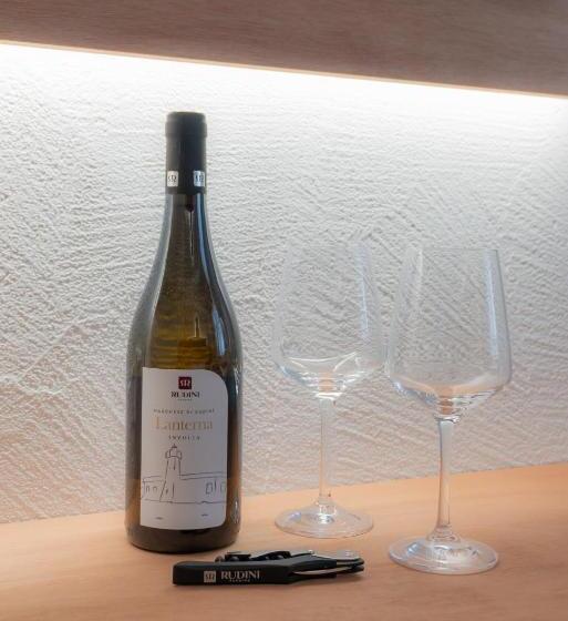 تختخواب و صبحانه Rudini Charming