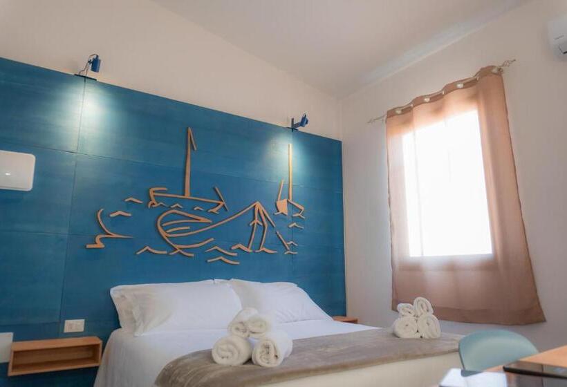 تختخواب و صبحانه Rudini Charming