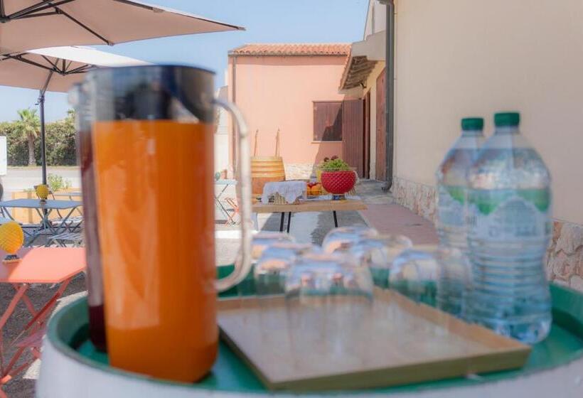 تختخواب و صبحانه Rudini Charming