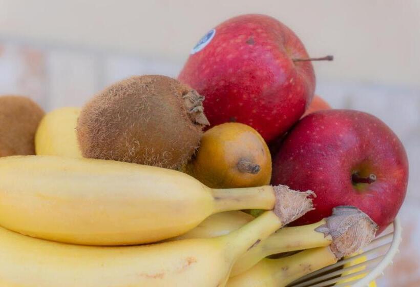 تختخواب و صبحانه Rudini Charming