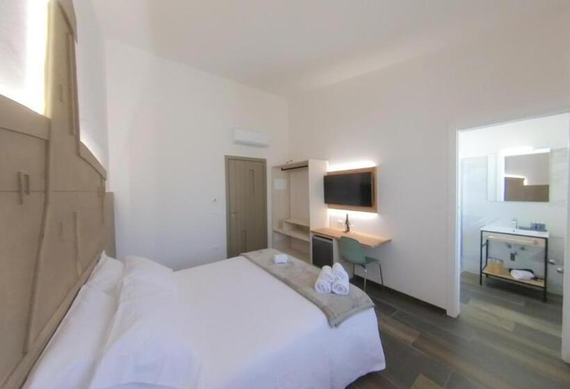 تختخواب و صبحانه Rudini Charming