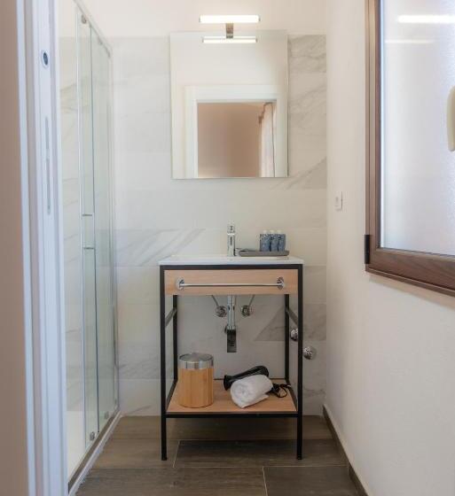 تختخواب و صبحانه Rudini Charming