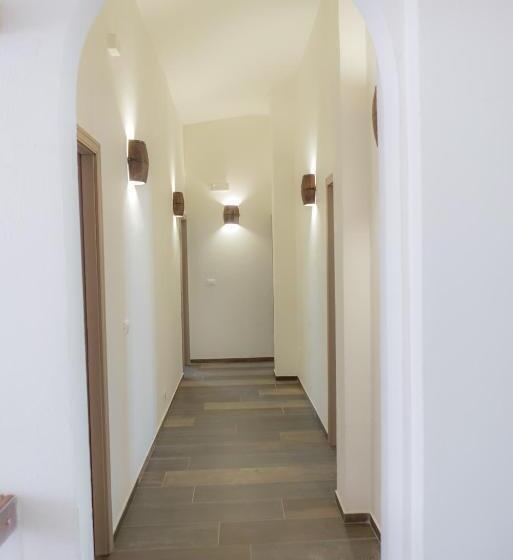 تختخواب و صبحانه Rudini Charming