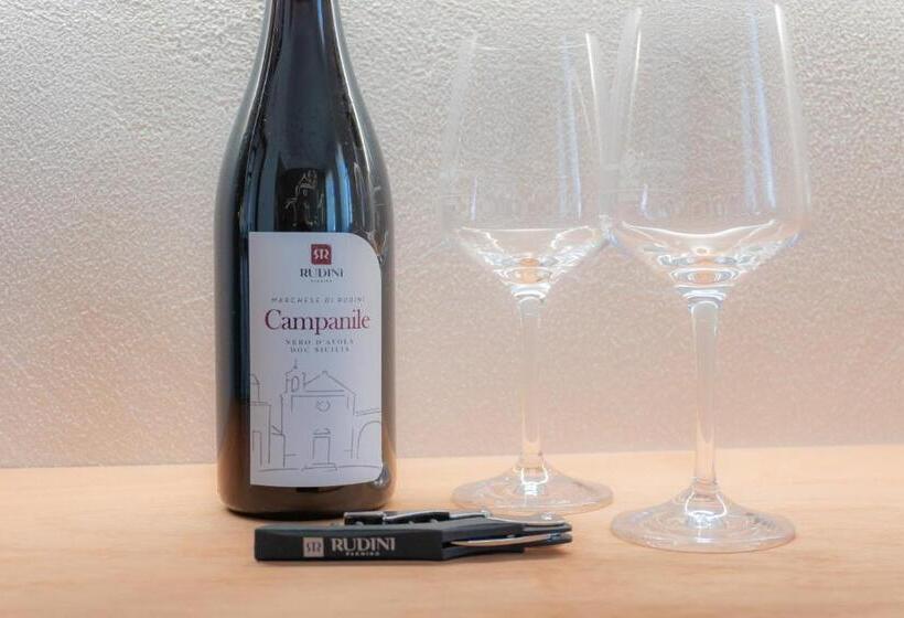 تختخواب و صبحانه Rudini Charming