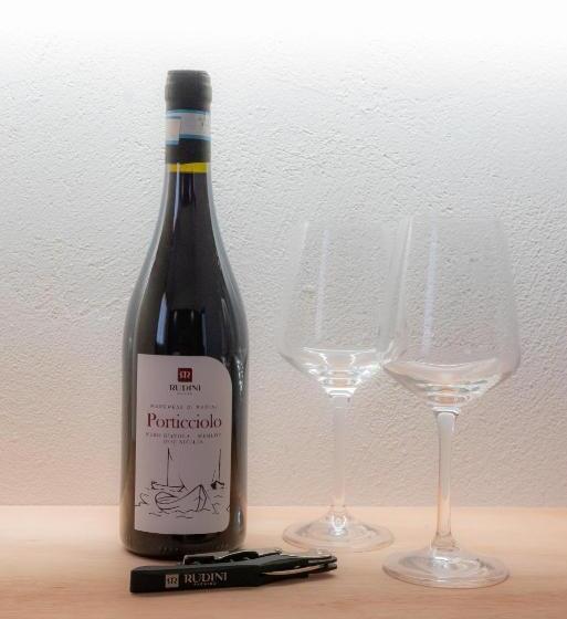 تختخواب و صبحانه Rudini Charming