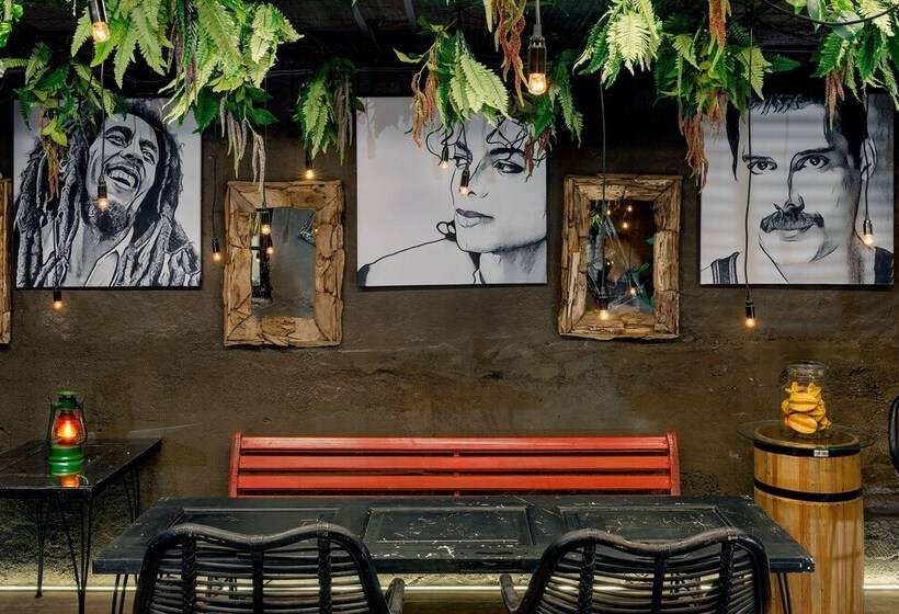 هتل Hydeout Bakuriani