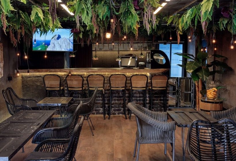 هتل Hydeout Bakuriani