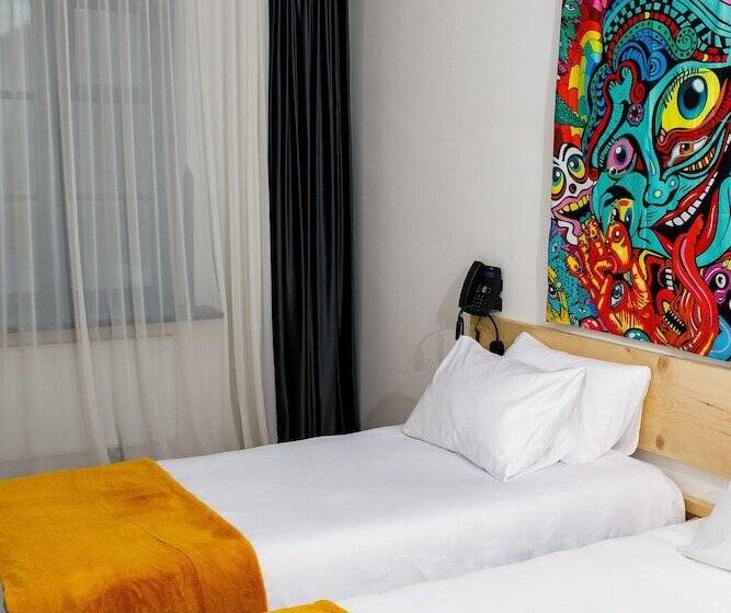 هتل Hydeout Bakuriani