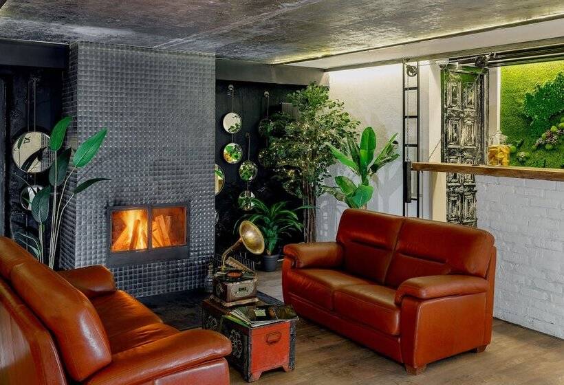 هتل Hydeout Bakuriani