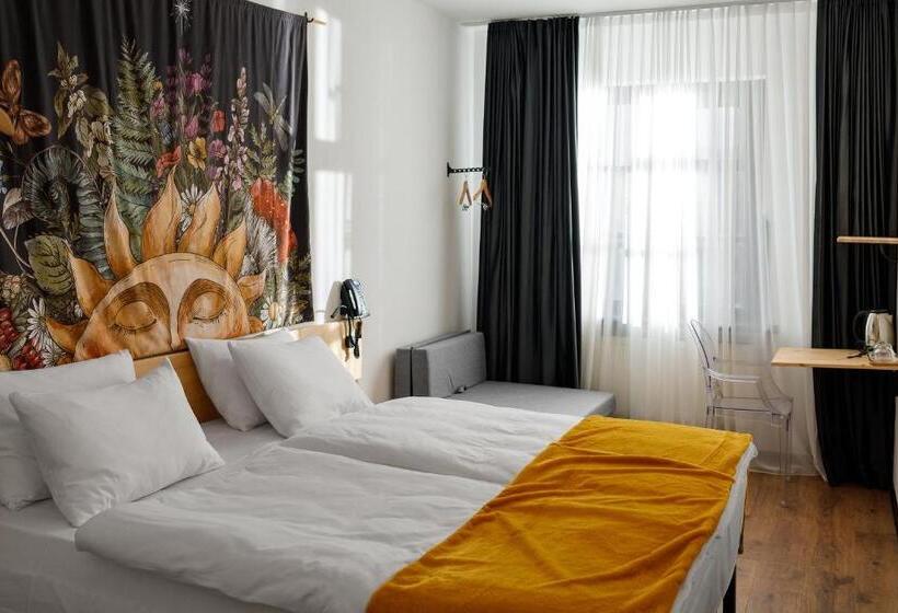 هتل Hydeout Bakuriani