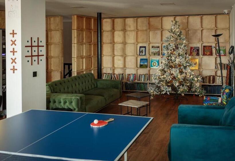 هتل Hydeout Bakuriani