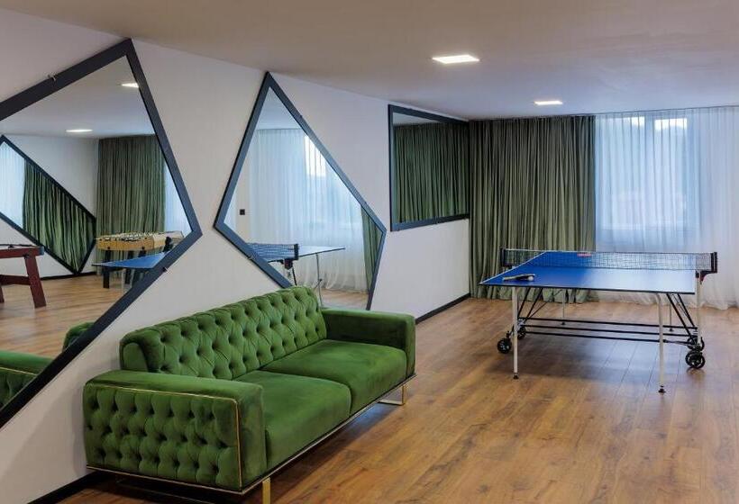 هتل Hydeout Bakuriani