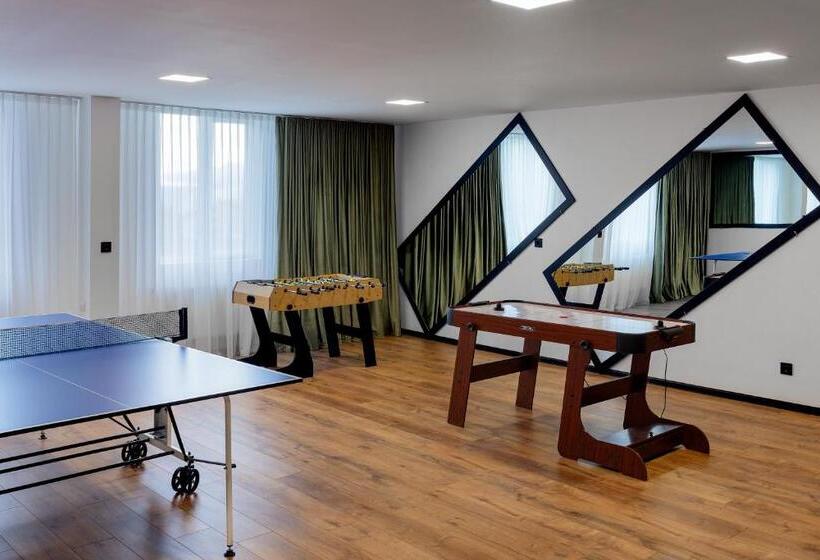 هتل Hydeout Bakuriani