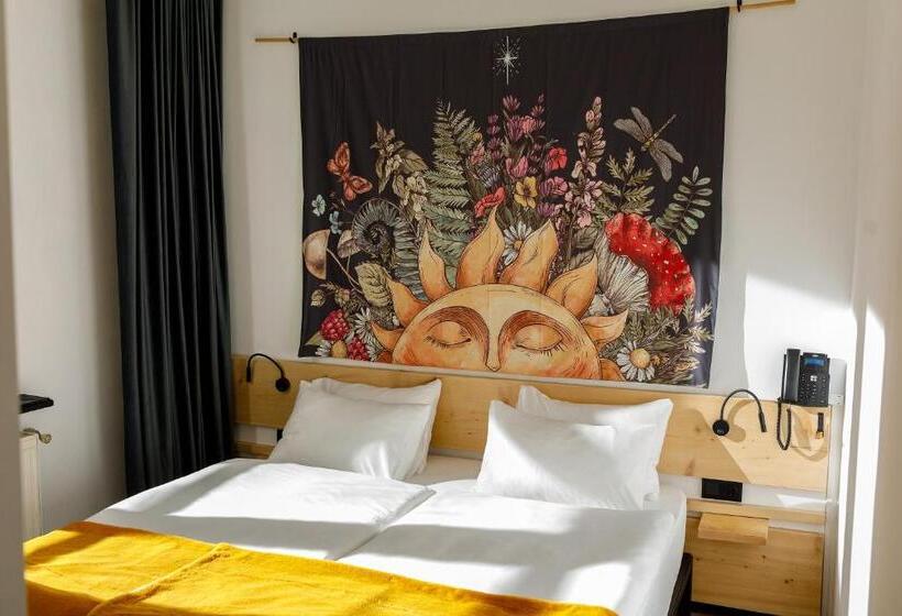 هتل Hydeout Bakuriani