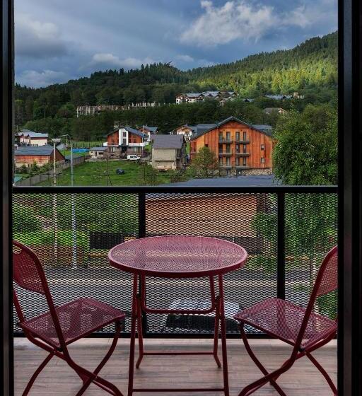 هتل Hydeout Bakuriani