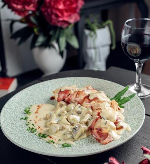 هتل Hydeout Bakuriani