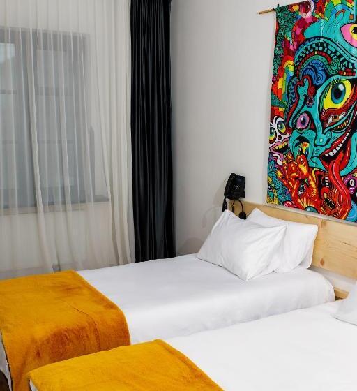 هتل Hydeout Bakuriani