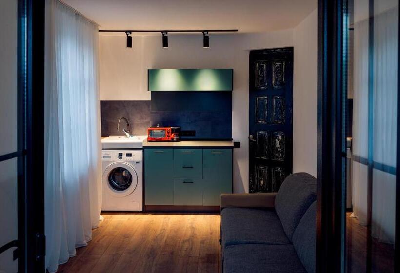 هتل Hydeout Bakuriani